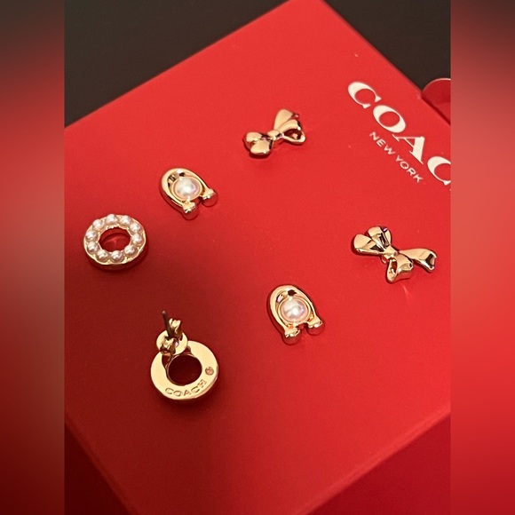 NWT COACH NEW YORK Signature Stud Earrings Set - Picture 6 of 6